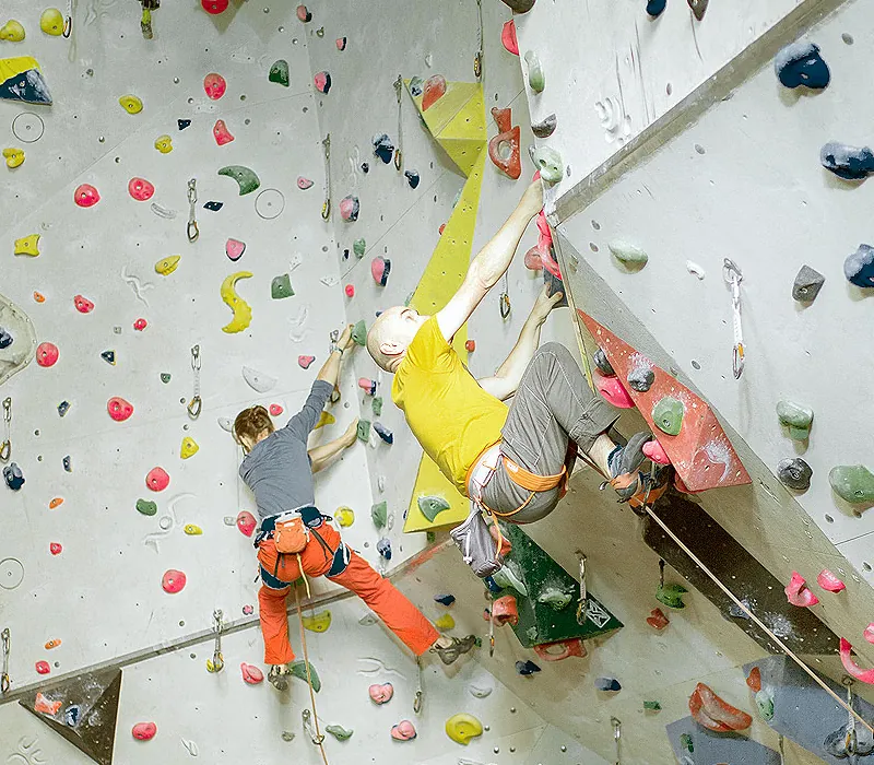 Klettern für Erwachsene in der Kletterhalle des  EigerNord Klettercenter 